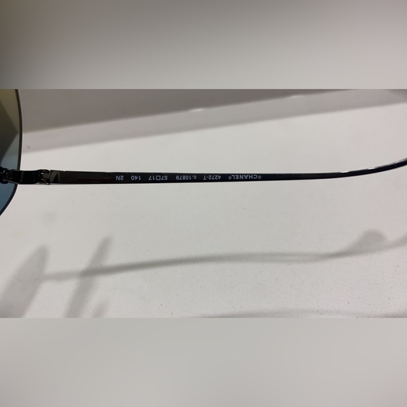 Chanel sunglasses - Picture 4 of 8